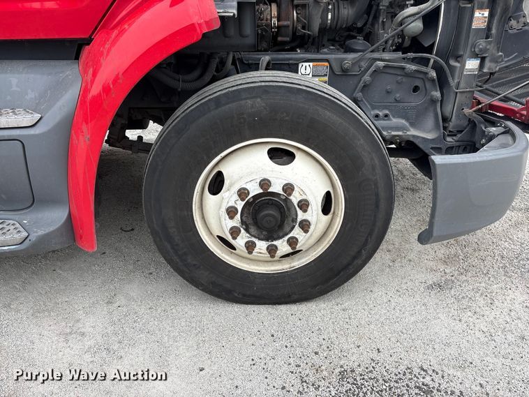 image for item YA2954 2020 Peterbilt 579 semi truck
