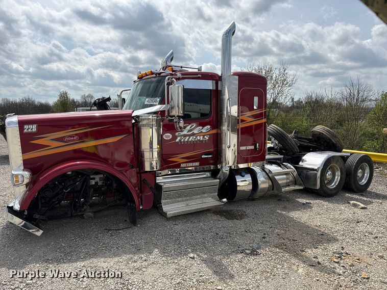 image for item YA2980 2026 Peterbilt 589 semi truck