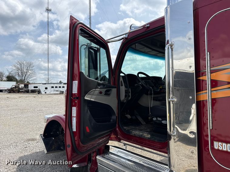 image for item YA2980 2026 Peterbilt 589 semi truck
