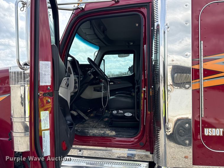 image for item YA2980 2026 Peterbilt 589 semi truck
