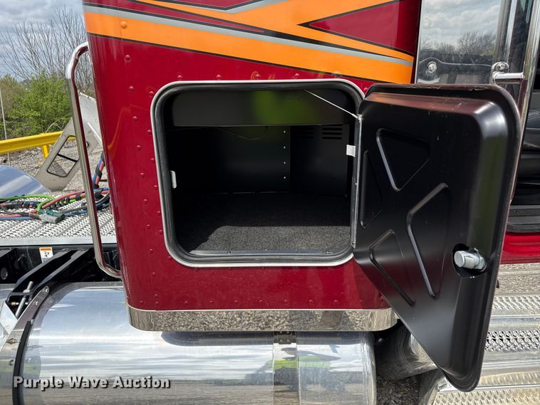 image for item YA2980 2026 Peterbilt 589 semi truck