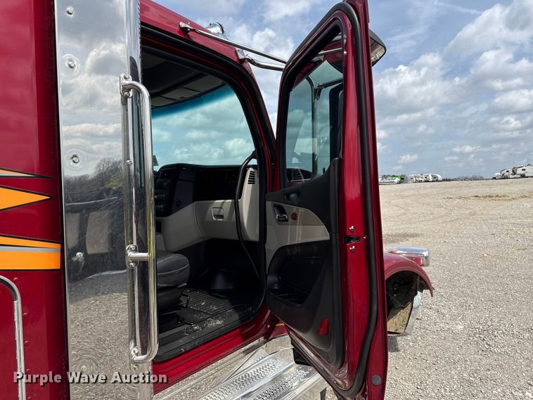 image for item YA2980 2026 Peterbilt 589 semi truck