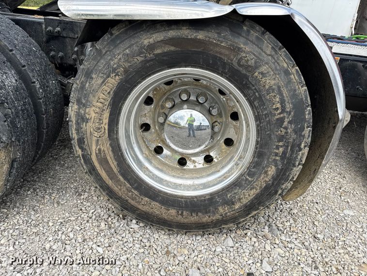 image for item YA2980 2026 Peterbilt 589 semi truck