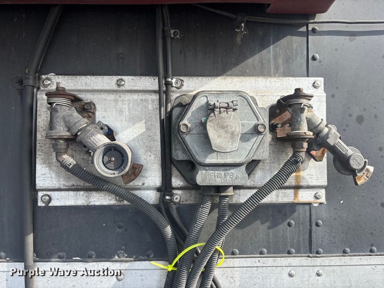 image for item YA2999 2013 Utility VS2RA refrigerated van trailer