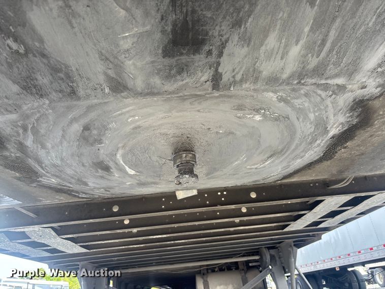 image for item YA2999 2013 Utility VS2RA refrigerated van trailer