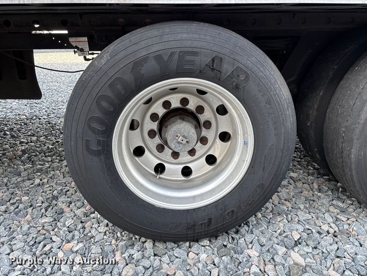 image for item YA2999 2013 Utility VS2RA refrigerated van trailer