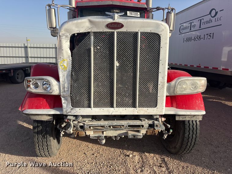 image for item YA3003 2020 Peterbilt 389 semi truck
