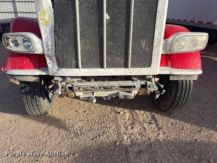 image for item YA3003 2020 Peterbilt 389 semi truck