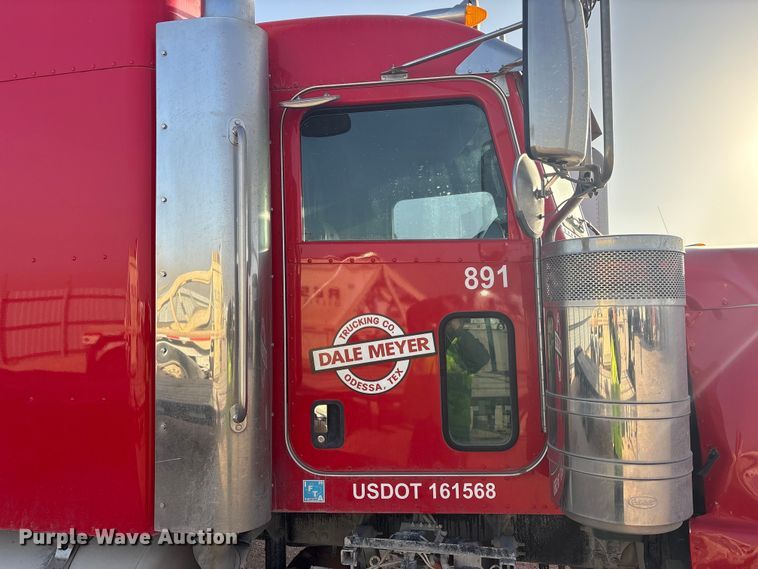 image for item YA3003 2020 Peterbilt 389 semi truck