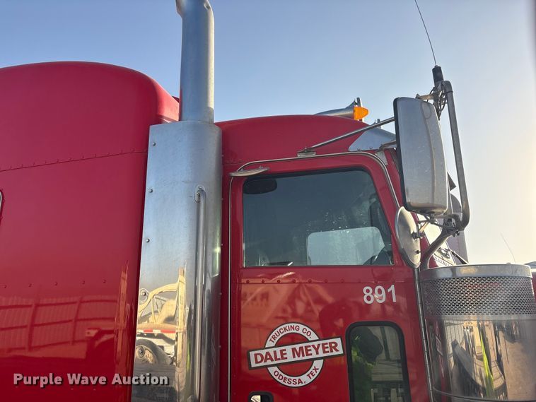image for item YA3003 2020 Peterbilt 389 semi truck