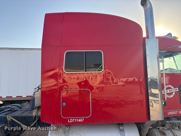 image for item YA3003 2020 Peterbilt 389 semi truck