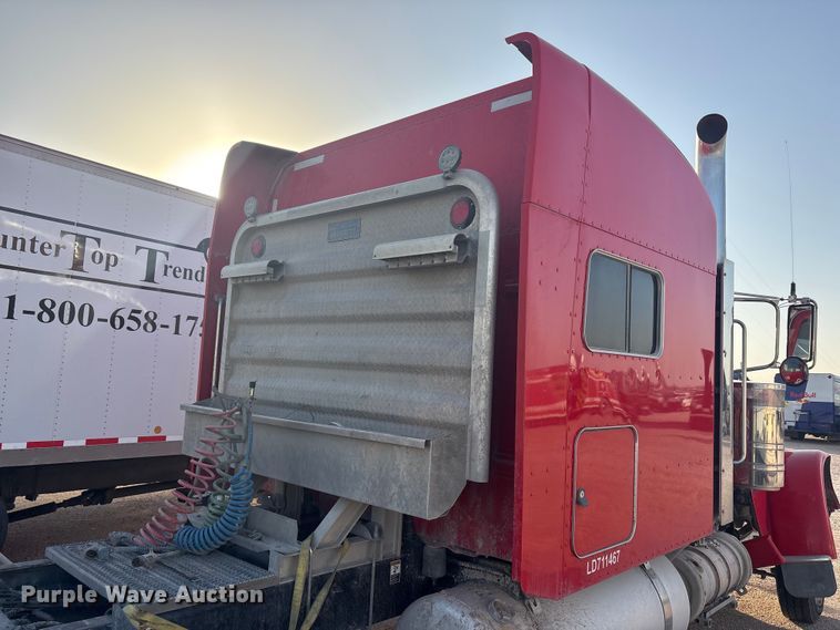image for item YA3003 2020 Peterbilt 389 semi truck