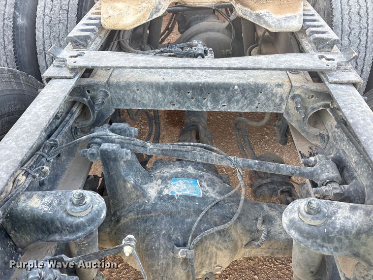 image for item YA3003 2020 Peterbilt 389 semi truck