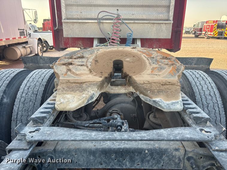 image for item YA3003 2020 Peterbilt 389 semi truck