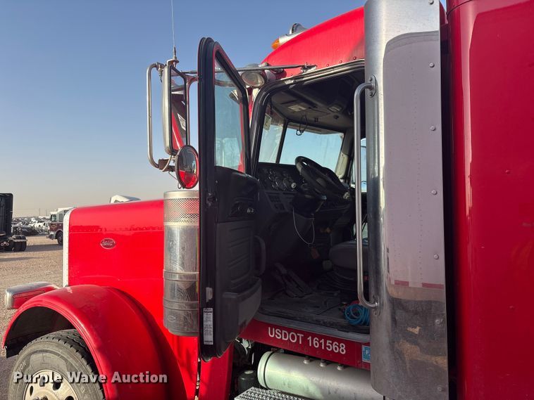 image for item YA3003 2020 Peterbilt 389 semi truck