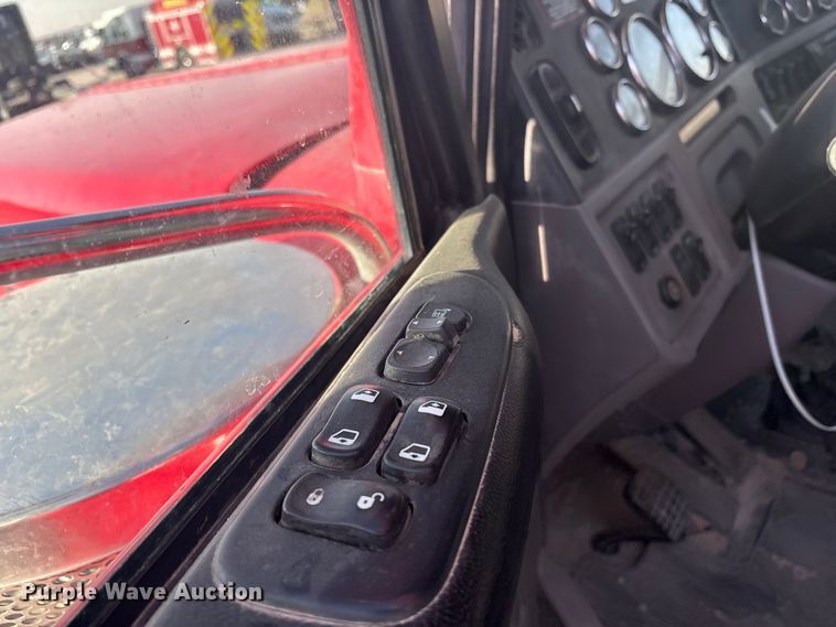 image for item YA3003 2020 Peterbilt 389 semi truck