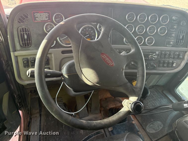 image for item YA3003 2020 Peterbilt 389 semi truck