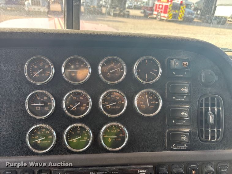 image for item YA3003 2020 Peterbilt 389 semi truck