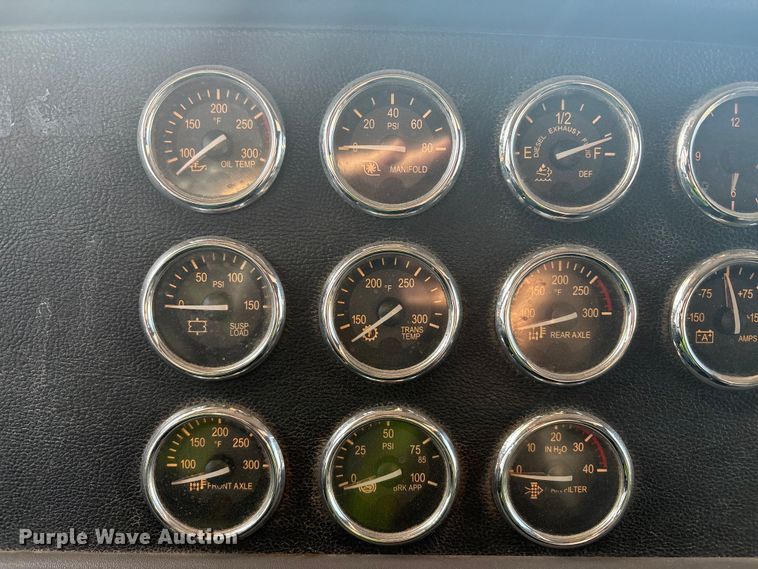 image for item YA3003 2020 Peterbilt 389 semi truck