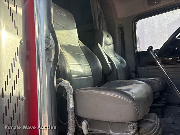 image for item YA3003 2020 Peterbilt 389 semi truck