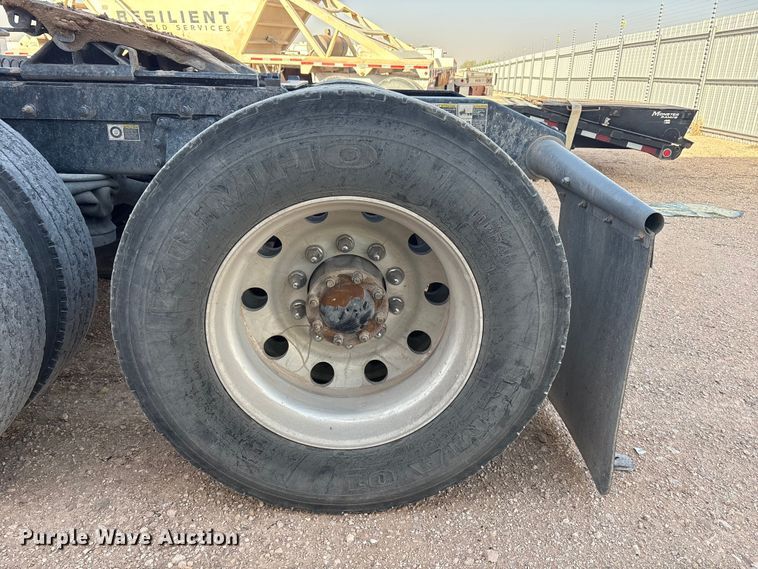 image for item YA3003 2020 Peterbilt 389 semi truck