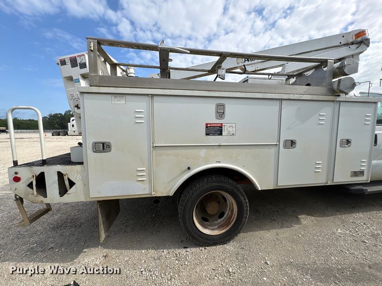image for item YA3054 2013 Ford F450 Super Duty bucket truck