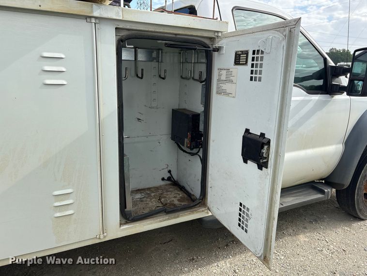 image for item YA3054 2013 Ford F450 Super Duty bucket truck