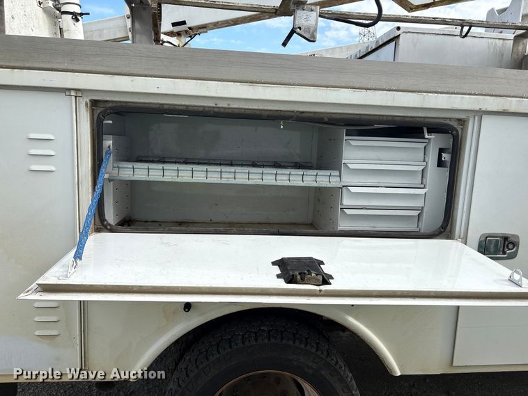 image for item YA3054 2013 Ford F450 Super Duty bucket truck