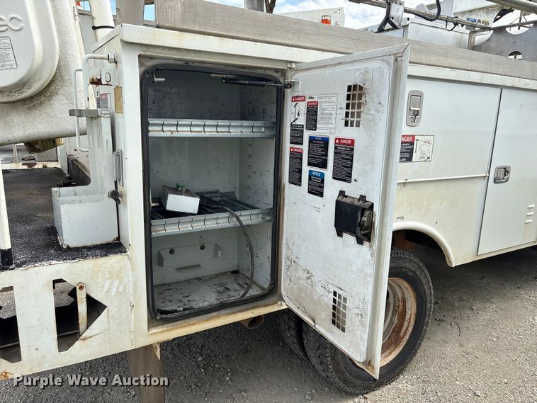 image for item YA3054 2013 Ford F450 Super Duty bucket truck