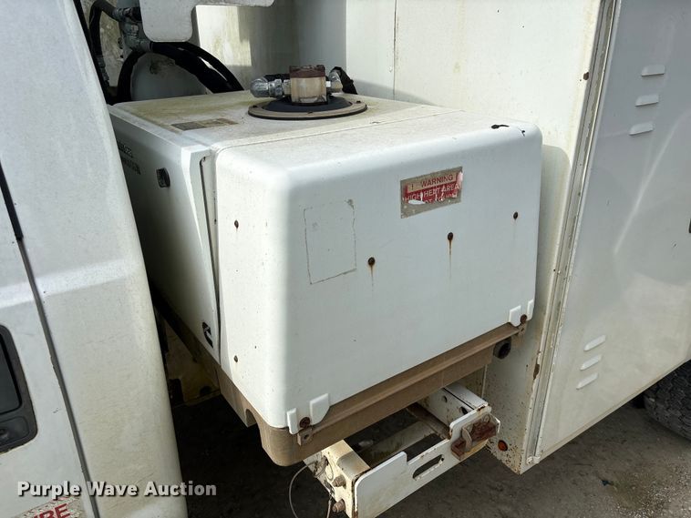image for item YA3054 2013 Ford F450 Super Duty bucket truck
