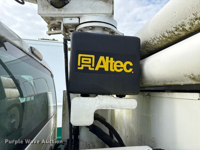 image for item YA3054 2013 Ford F450 Super Duty bucket truck