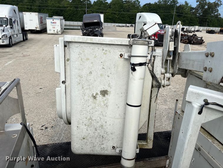 image for item YA3054 2013 Ford F450 Super Duty bucket truck