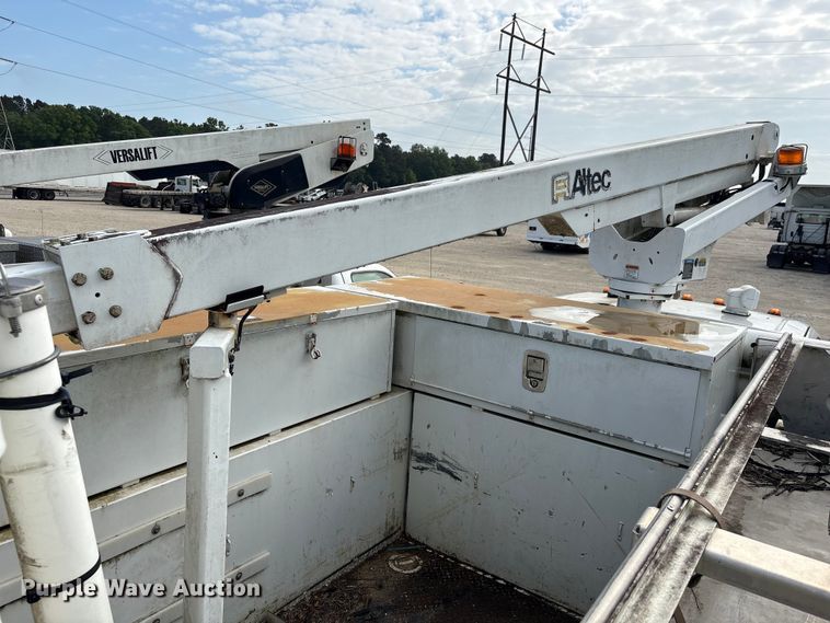 image for item YA3054 2013 Ford F450 Super Duty bucket truck