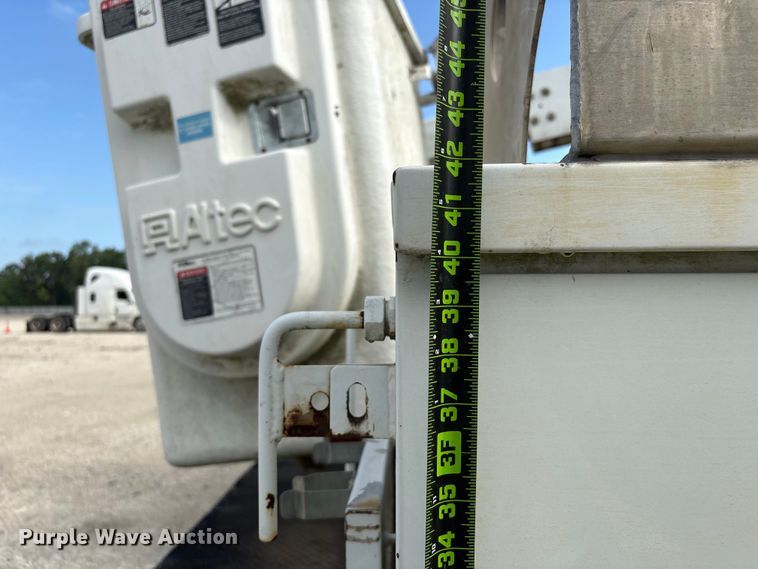 image for item YA3054 2013 Ford F450 Super Duty bucket truck