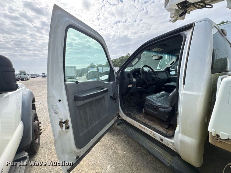 image for item YA3054 2013 Ford F450 Super Duty bucket truck