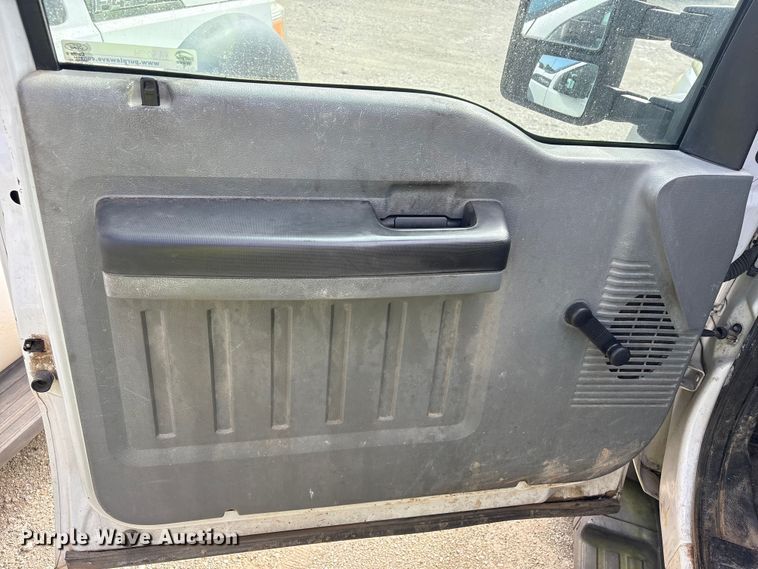 image for item YA3054 2013 Ford F450 Super Duty bucket truck