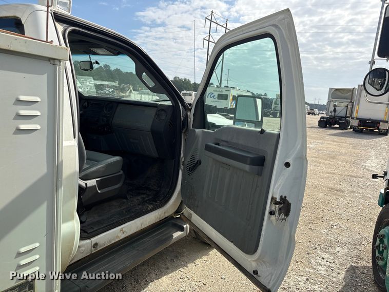 image for item YA3054 2013 Ford F450 Super Duty bucket truck