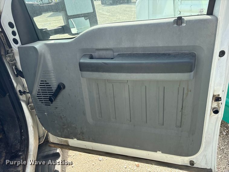image for item YA3054 2013 Ford F450 Super Duty bucket truck
