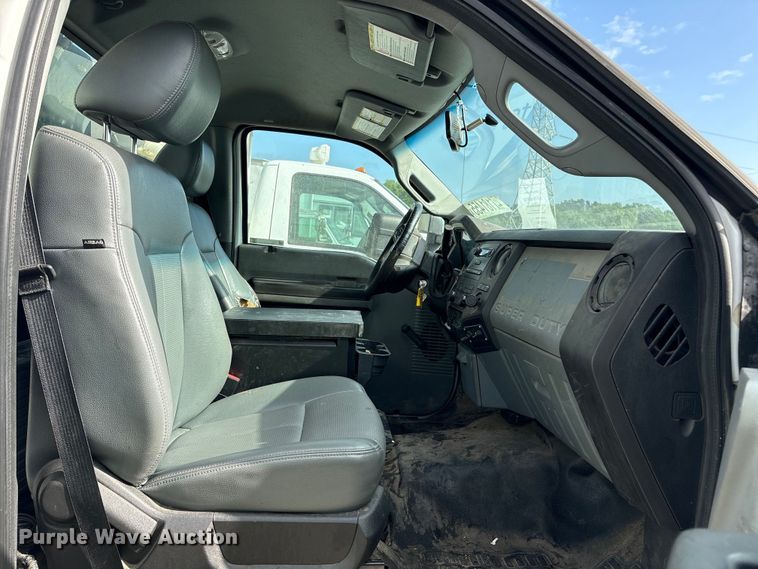 image for item YA3054 2013 Ford F450 Super Duty bucket truck