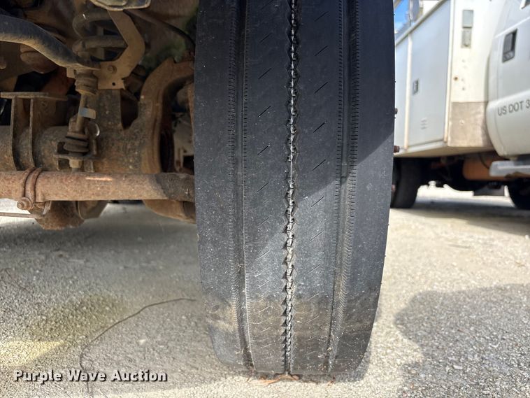 image for item YA3054 2013 Ford F450 Super Duty bucket truck