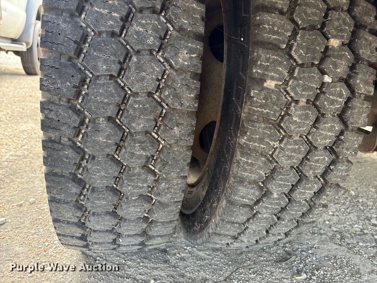 image for item YA3054 2013 Ford F450 Super Duty bucket truck