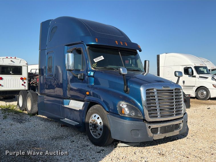 image for item YA3091 2017 Freightliner Cascadia semi truck
