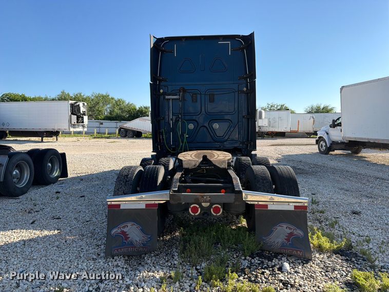 image for item YA3091 2017 Freightliner Cascadia semi truck