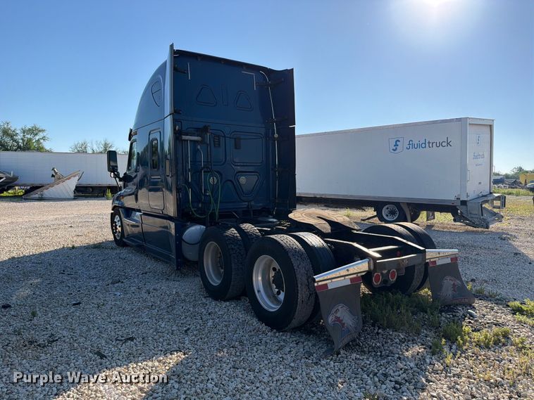 image for item YA3091 2017 Freightliner Cascadia semi truck