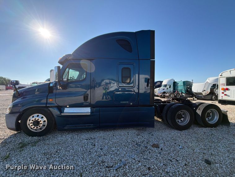 image for item YA3091 2017 Freightliner Cascadia semi truck
