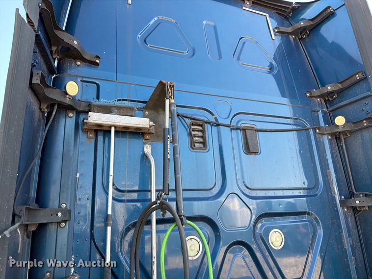 image for item YA3091 2017 Freightliner Cascadia semi truck
