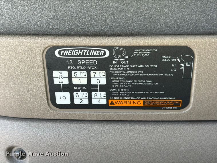 image for item YA3091 2017 Freightliner Cascadia semi truck