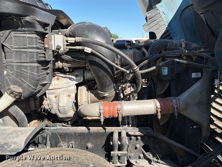 image for item YA3091 2017 Freightliner Cascadia semi truck