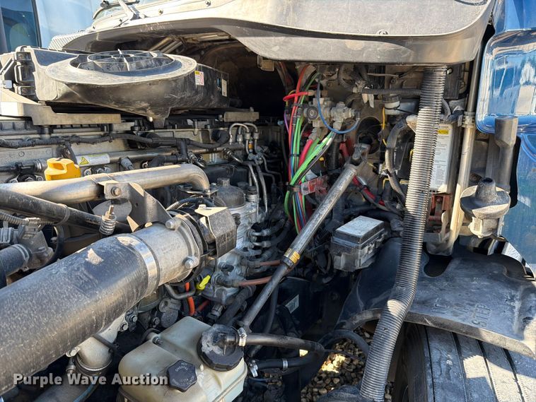 image for item YA3091 2017 Freightliner Cascadia semi truck
