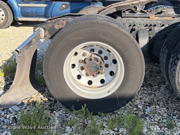image for item YA3091 2017 Freightliner Cascadia semi truck